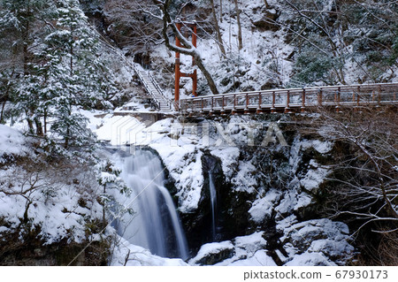 Mitarai Valley with snow (Tenagawa Village, Yoshino-gun, Nara Prefecture) 67930173