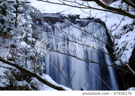 Mitarai Valley with snow (Tenagawa Village, Yoshino-gun, Nara Prefecture) Mitarai Valley with snow (Tenagawa Village, Yoshino-gun, Nara Prefecture) 67930176