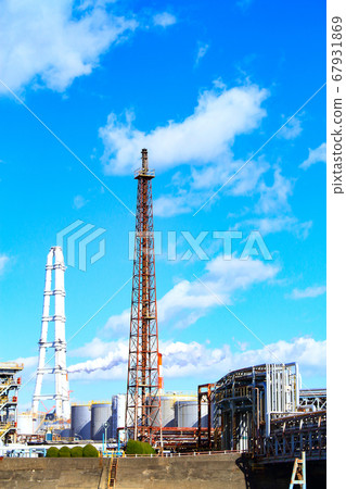 Scenery of Yokkaichi City, a complex of factory facilities Scenery of Yokkaichi City, a complex of factory facilities 67931869
