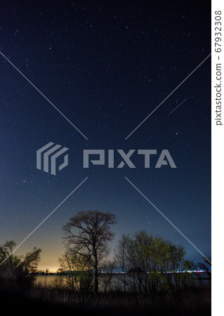 Starry sky landscape 67932308