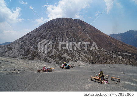 Bato Mountain Merchants 67932800