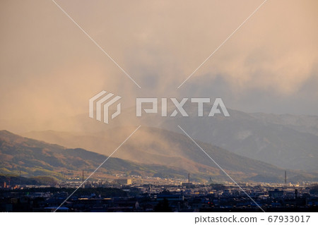 Snowstorm Miwasan distant view (Sakurai City, Nara Prefecture) Snowstorm Miwasan distant view (Sakurai City, Nara Prefecture) 67933017