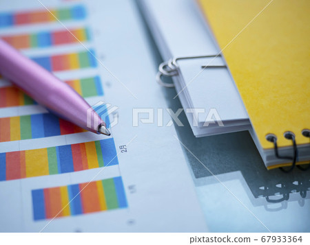 企業形象·圖·文件·筆記本·女人 67933364