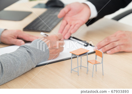 Senior learning 67933893