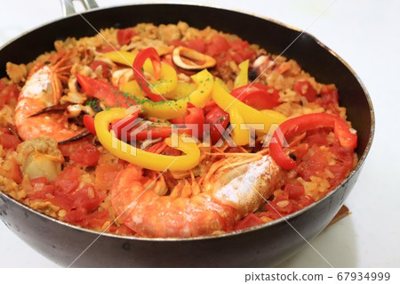 在家烹飪西班牙海鮮飯的照片 在家烹飪西班牙海鮮飯的照片 67934999