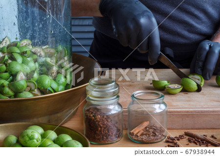 Step-by-step recipe for preparing Italian liquor Step-by-step recipe for preparing Italian liquor 67938944