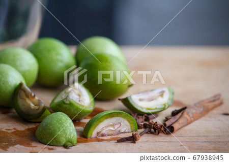 Step-by-step recipe for preparing Italian liquor Step-by-step recipe for preparing Italian liquor 67938945