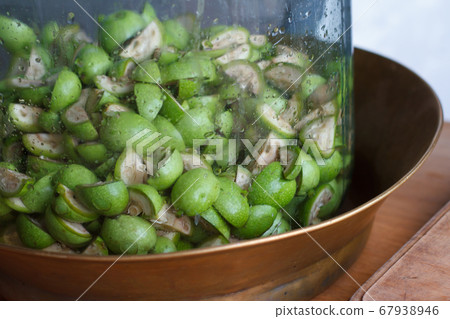 Step-by-step recipe for preparing Italian liquor Step-by-step recipe for preparing Italian liquor 67938946