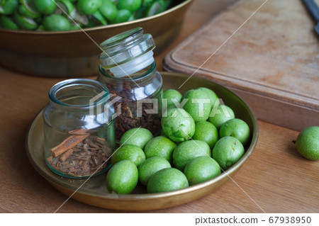 Step-by-step recipe for preparing Italian liquor 67938950