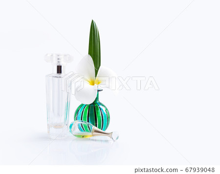 Glass perfume bottles and green glass vase 67939048