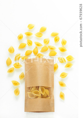 Pouch bag with pasta flatlay, top view. Packaging Pouch bag with pasta flatlay, top view. Packaging 67939628