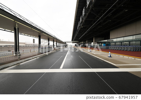 Quiet Narita Airport Terminal 2 bus stop 67941957