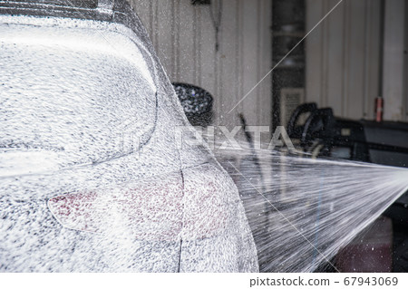 Car washing process,  fully covered with white 67943069