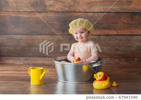 Bath time photo shoot.  67943390
