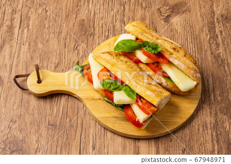 Sandwich with tomato, mozzarella and basil 67948971