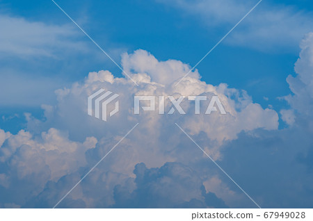Summer sky cumulonimbus c-1 67949028