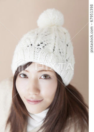 Women with knit cap 67951398