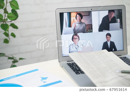 Business woman remote Business woman remote 67951614