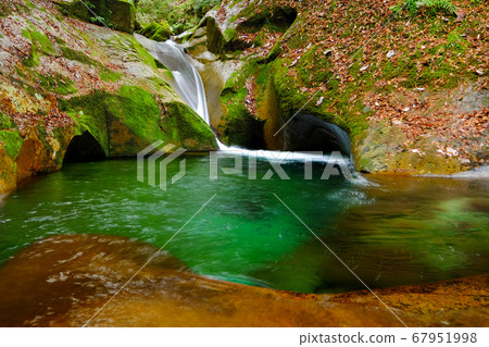 Dragon Town Falls (Uda City, Nara Prefecture) 67951998