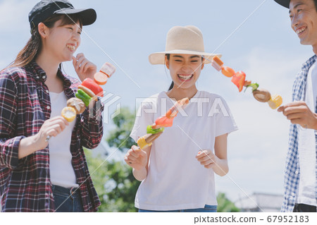 Youth barbecue 67952183