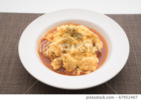 Omelette rice  67952407