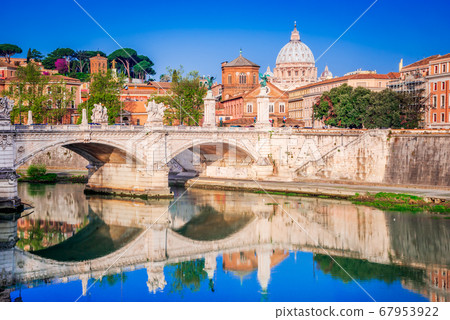 Vatican, Rome, Italy - Piazza San Pietro 67953922