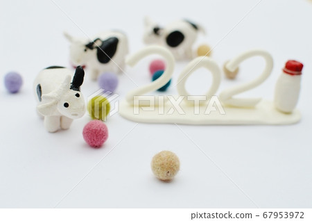 21年紙黏土牛肉和毛氈球 照片素材 圖片 圖庫