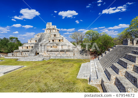 Maya city of Edzna, Yucatan, Mexico Maya city of Edzna, Yucatan, Mexico 67954672