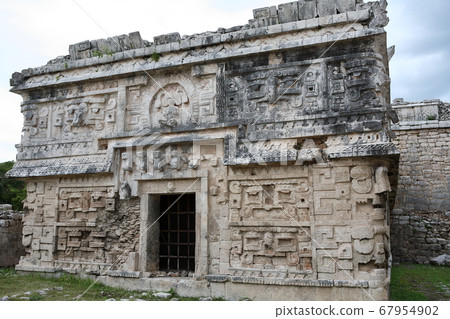 Mexico Chichen Itza ruins Mexico Chichen Itza ruins 67954902