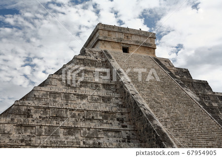 Chichen Itza Pyramid El Castillo 67954905