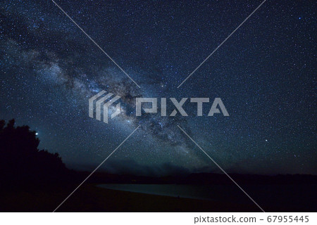 沖繩八重山銀河夜景銀河繁星點點的天空繁星點點的星系夜空星座星雲天文觀測天文物體 沖繩八重山銀河夜景銀河繁星點點的天空繁星點點的星系夜空星座星雲天文觀測天文物體 67955445