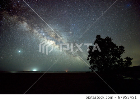 沖繩八重山銀河夜景銀河繁星點點的天空繁星點點的星系夜空星座星雲天文觀測天文物體 沖繩八重山銀河夜景銀河繁星點點的天空繁星點點的星系夜空星座星雲天文觀測天文物體 67955451