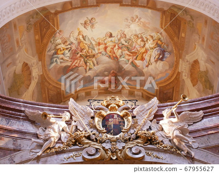 維也納教堂的天使裝飾 67955627
