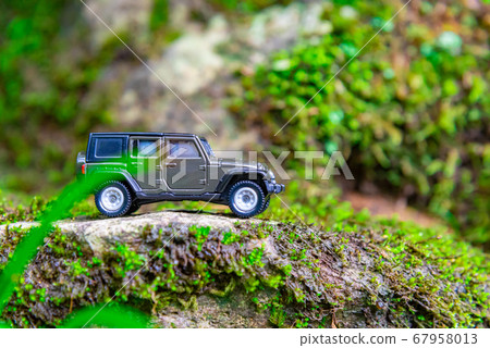A car running on a rough road 67958013