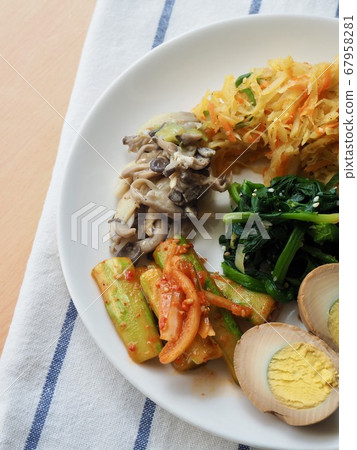 Korean side dishes, egg, beef, cucumber, mushroom, spinach, potato 67958281