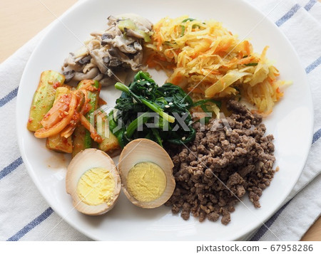 Korean side dishes, egg, beef, cucumber, mushroom, spinach, potato 67958286