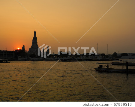 Bangkok, Thailand Evening view of Wat Arun (Temple of Dawn) Wat Arun, Bangkok, Thailand 67959513