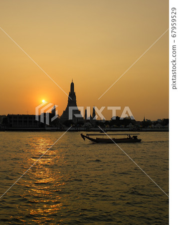 Bangkok, Thailand Evening view of Wat Arun (Temple of Dawn) Wat Arun, Bangkok, Thailand 67959529