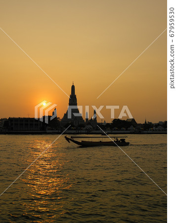 Bangkok, Thailand Evening view of Wat Arun (Temple of Dawn) Wat Arun, Bangkok, Thailand Bangkok, Thailand Evening view of Wat Arun (Temple of Dawn) Wat Arun, Bangkok, Thailand 67959530