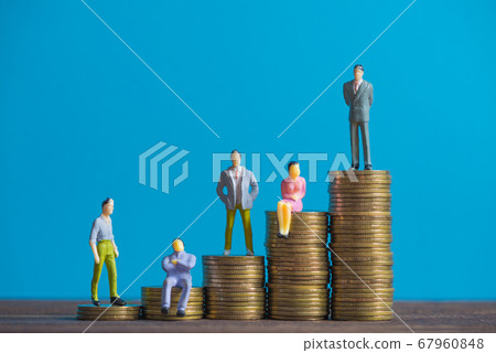 Figure miniature businessman or small people Figure miniature businessman or small people 67960848