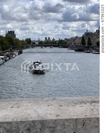 Seine river in autumn Seine river in autumn 67961025