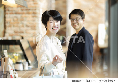 Senior couple shopping cafe Senior couple shopping cafe 67961697