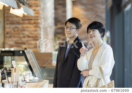 Senior couple shopping cafe Senior couple shopping cafe 67961699