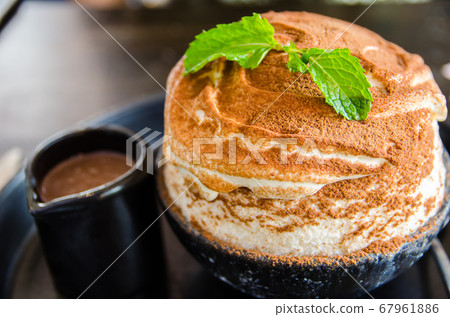 close up of chocolate bingsu dessert close up of chocolate bingsu dessert 67961886