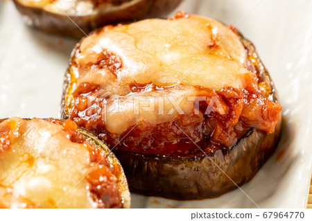 Grilled meat sauce cheese with water eggplant. 67964770
