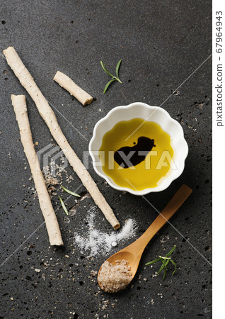 Homemade italian grissini with salt 67964943