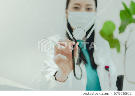 Image of a doctor 67966802