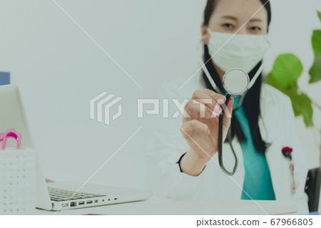 Image of a doctor 67966805