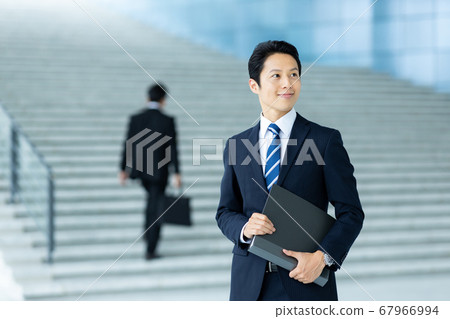 商人西裝中間 67966994