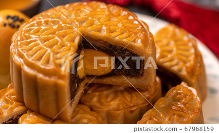 中秋節 蛋黃酥 月餅 特寫 Moon Festival yolk pastry cake げっぺい 中秋節 蛋黃酥 月餅 特寫 Moon Festival yolk pastry cake げっぺい 67968159